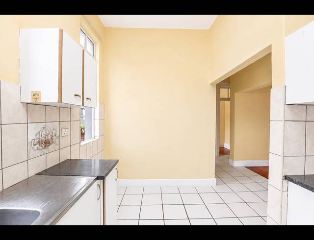 2 BEDROOM APARTMENT FOR SALE IN GLENWOOD
